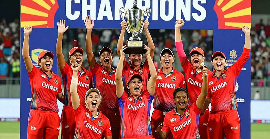 হরমনপ্রীতের হাত থেকে আর্মব্যান্ড নামল, কিন্তু ড্রেসিংরুমের নাড়িটা বদলাল কি?